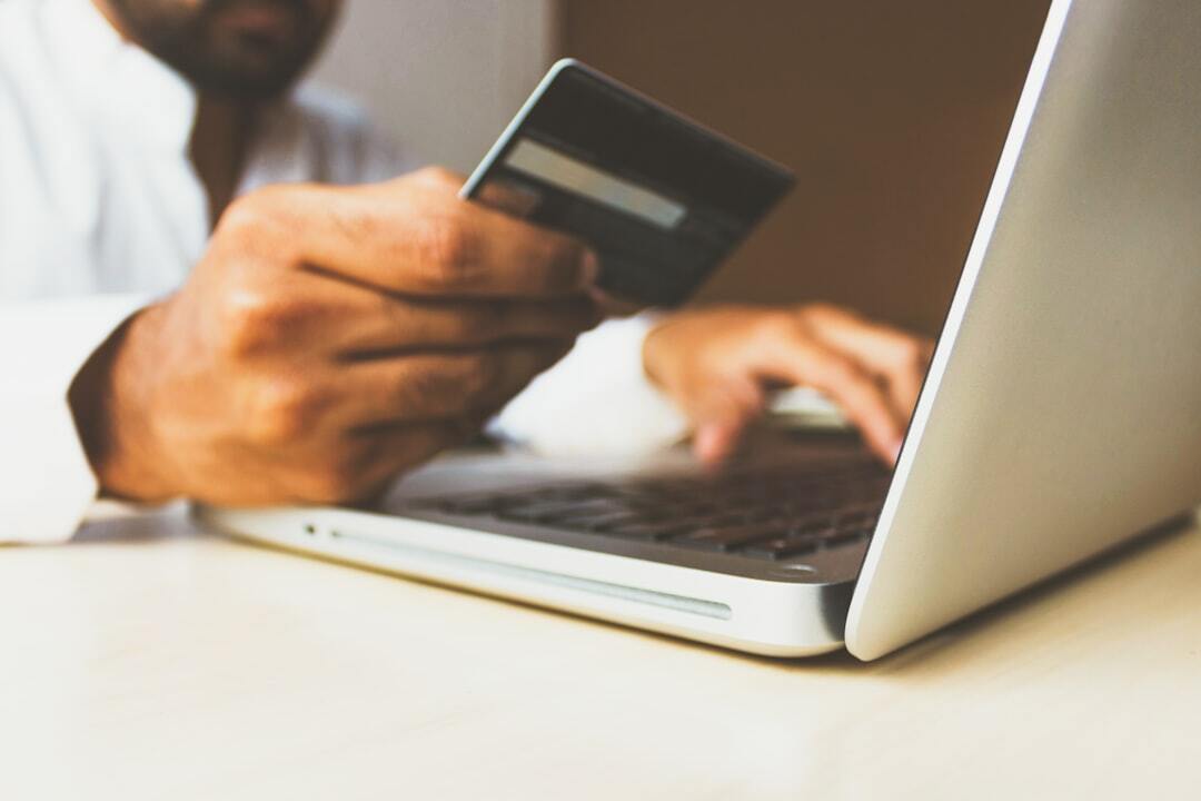 How e-commerce automation saves your online store